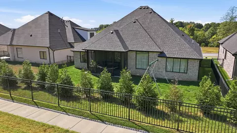 Exterior - 3925 E Woodhue St, Springfield, MO 65802 photo 11 of 17