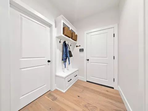 Entry Way - 3925 E Woodhue St, Springfield, MO 65802 photo 6 of 6