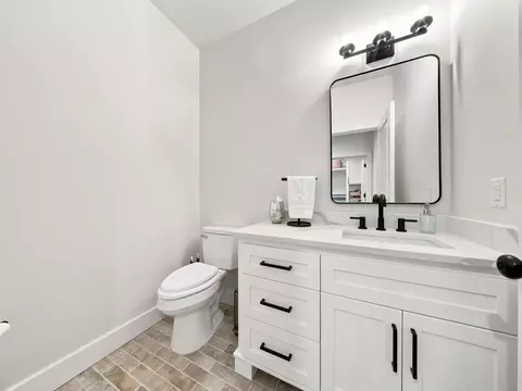 Bath - 3925 E Woodhue St, Springfield, MO 65802 photo 7 of 8
