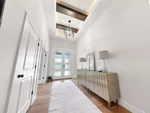 Entry Way - 3925 E Woodhue St, Springfield, MO 65802 photo 3 of 6