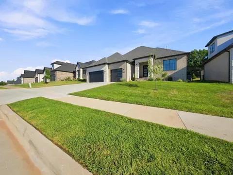 Exterior - 3925 E Woodhue St, Springfield, MO 65802 photo 3 of 17