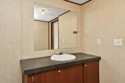Bath - 130 Maple Dr, Conway, MO 65632 photo 2 of 4