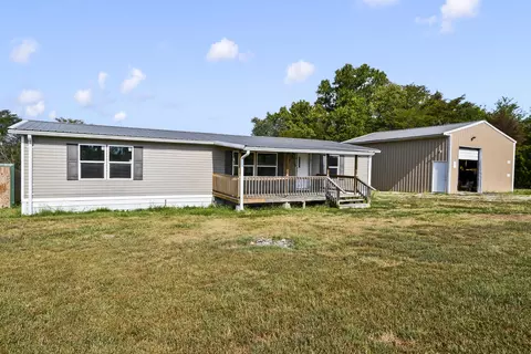 Exterior - 130 Maple Dr, Conway, MO 65632 photo 2 of 10