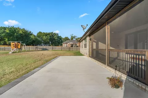 Exterior - 1365 W Gaslight Dr, Springfield, MO 65810 photo 6 of 14