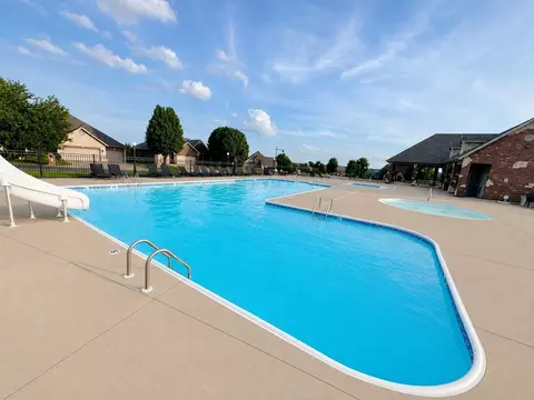 Exterior - 1365 W Gaslight Dr, Springfield, MO 65810 photo 13 of 14