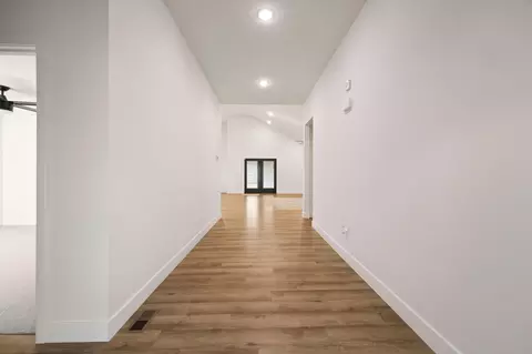 Entry Way - 1365 W Gaslight Dr, Springfield, MO 65810 photo 2 of 8