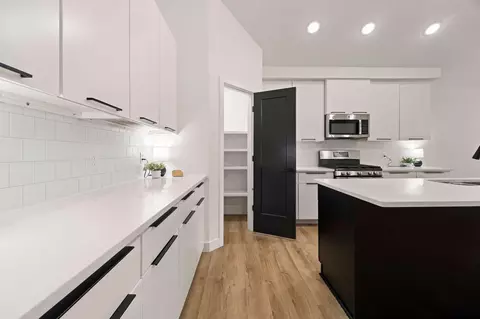 Kitchen - 1365 W Gaslight Dr, Springfield, MO 65810 photo 3 of 4