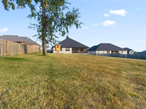 Exterior - 1365 W Gaslight Dr, Springfield, MO 65810 photo 8 of 14