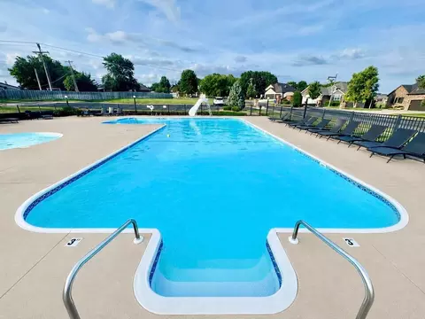 Exterior - 1365 W Gaslight Dr, Springfield, MO 65810 photo 11 of 14
