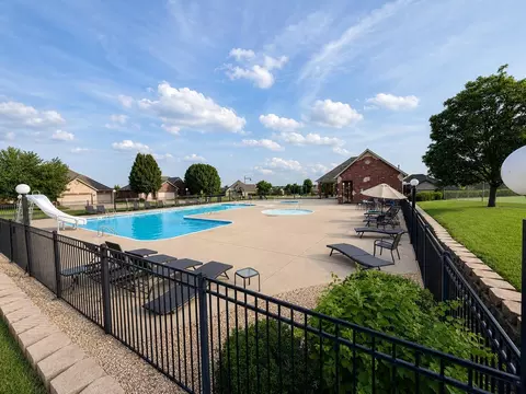 Exterior - 1365 W Gaslight Dr, Springfield, MO 65810 photo 14 of 14