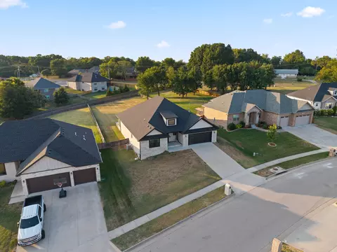 View/Area - 1365 W Gaslight Dr, Springfield, MO 65810 photo 7 of 9