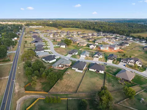 View/Area - 1365 W Gaslight Dr, Springfield, MO 65810 photo 5 of 9