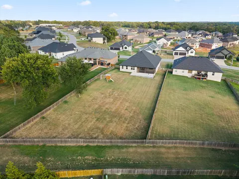 View/Area - 1365 W Gaslight Dr, Springfield, MO 65810 photo 1 of 9