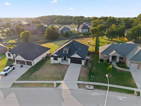 View/Area - 1365 W Gaslight Dr, Springfield, MO 65810 photo 6 of 9