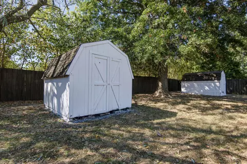 Exterior - 210 E Robin Rd, Clever, MO 65631 photo 4 of 6