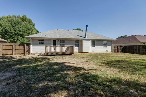 Exterior - 210 E Robin Rd, Clever, MO 65631 photo 5 of 6