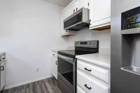 Kitchen - 210 E Robin Rd, Clever, MO 65631 photo 3 of 3