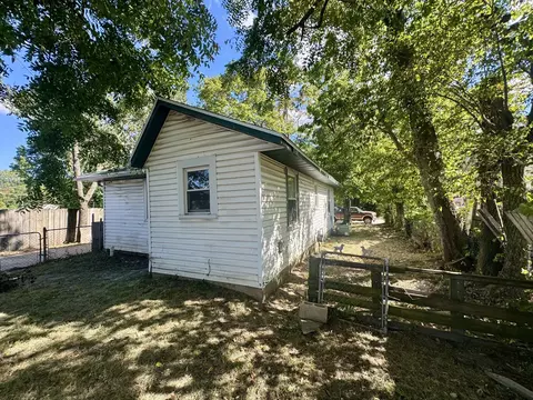 Exterior - 1411 W Lynn St, Springfield, MO 65802 photo 3 of 5