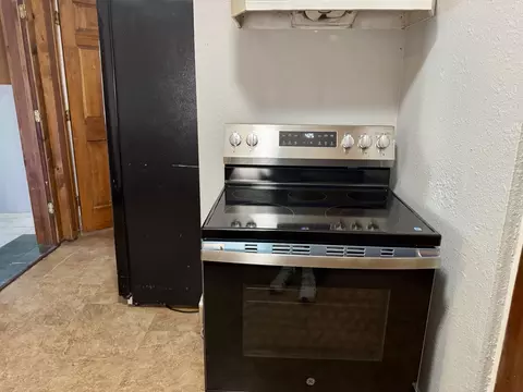 Kitchen - 1411 W Lynn St, Springfield, MO 65802 photo 2 of 2