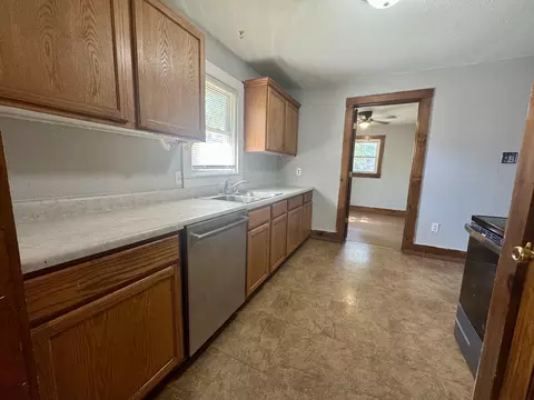 Kitchen - 1411 W Lynn St, Springfield, MO 65802 photo 1 of 2