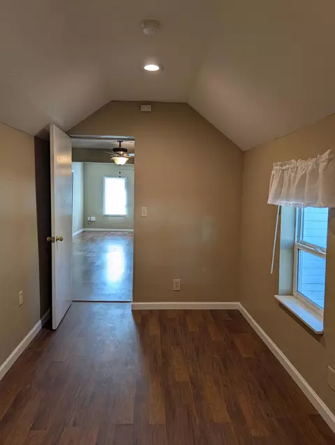 Bedroom - 1001 E Chestnut St, Bolivar, MO 65613 photo 4 of 4