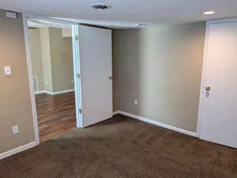 Bedroom - 1001 E Chestnut St, Bolivar, MO 65613 photo 1 of 4