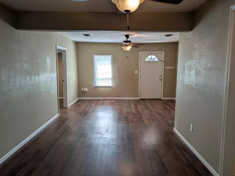 Living - 1001 E Chestnut St, Bolivar, MO 65613 photo 3 of 3