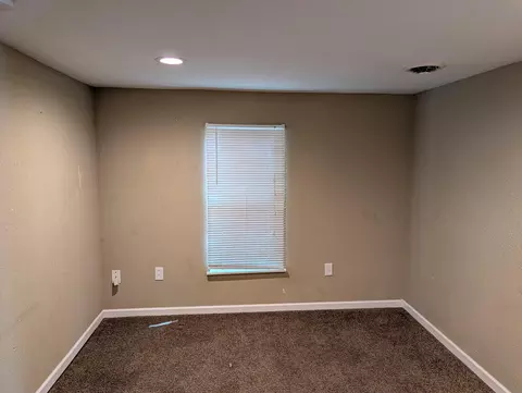 Bedroom - 1001 E Chestnut St, Bolivar, MO 65613 photo 2 of 4
