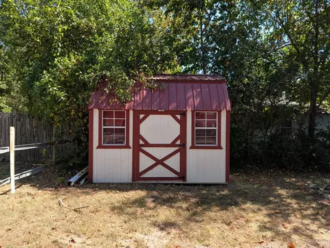 Exterior - 1001 E Chestnut St, Bolivar, MO 65613 photo 2 of 3