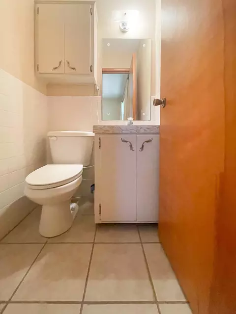 Bath - 4008 W Grimes St, Springfield, MO 65802 photo 4 of 4