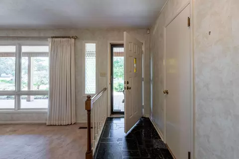 Entry Way - 4008 W Grimes St, Springfield, MO 65802 photo 2 of 8