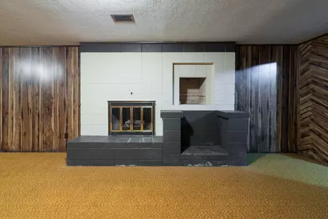 Living - 4008 W Grimes St, Springfield, MO 65802 photo 7 of 7