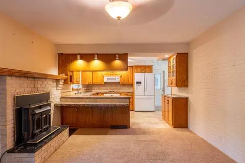Living - 4008 W Grimes St, Springfield, MO 65802 photo 5 of 7