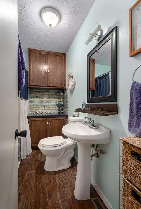 Bath - 1806 W Scott St, Springfield, MO 65802 photo 1 of 2