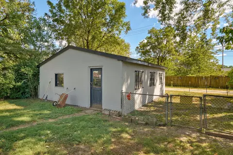 Exterior - 1806 W Scott St, Springfield, MO 65802 photo 6 of 8