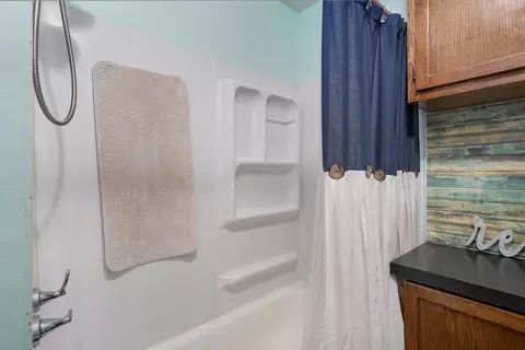 Bath - 1806 W Scott St, Springfield, MO 65802 photo 2 of 2