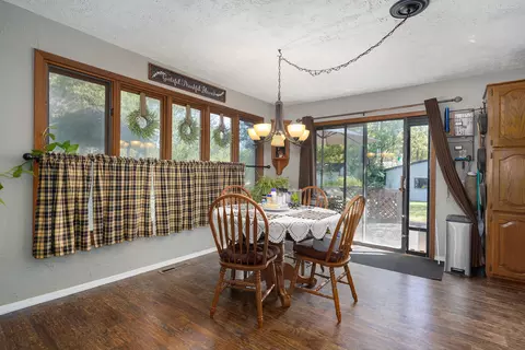 Dining - 1806 W Scott St, Springfield, MO 65802 photo 1 of 2