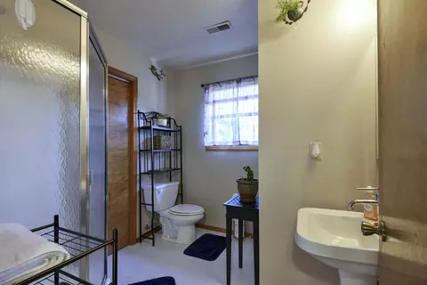 Bath - 18715 Fr 2285, Eagle Rock, MO 65641 photo 3 of 4