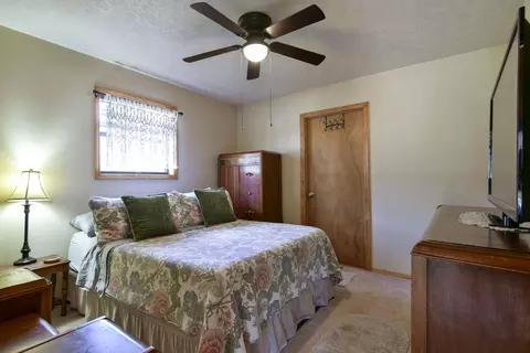 Bedroom - 18715 Fr 2285, Eagle Rock, MO 65641 photo 1 of 4