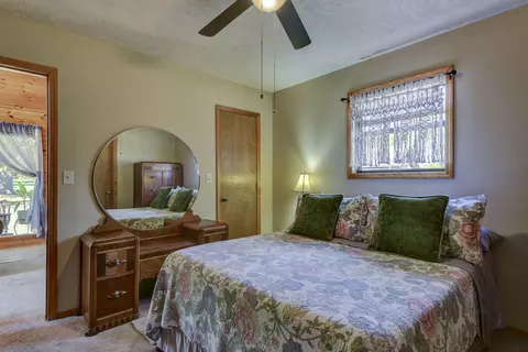 Bedroom - 18715 Fr 2285, Eagle Rock, MO 65641 photo 2 of 4