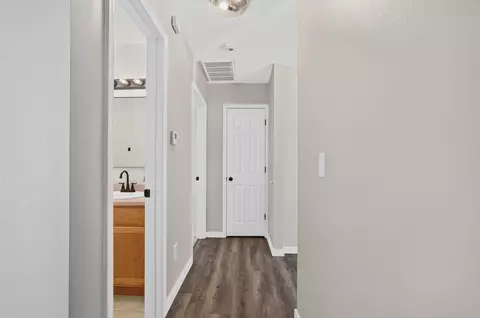 Entry Way - 1113 N Clifton Ave, Springfield, MO 65802 photo 3 of 4
