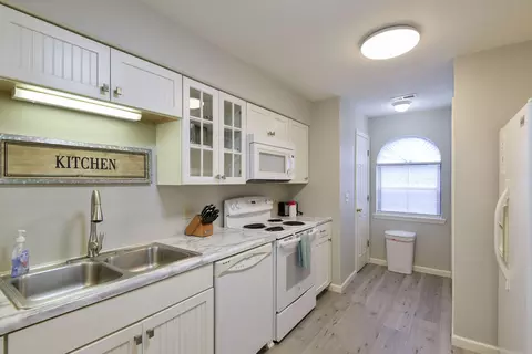 Kitchen - 350 S Wildwood Dr #E6, Branson, MO 65616 photo 4 of 6