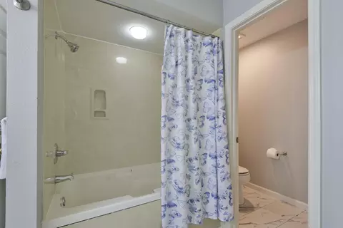 Bath - 350 S Wildwood Dr #E6, Branson, MO 65616 photo 2 of 4