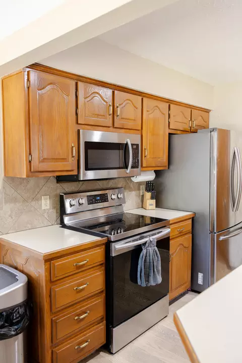 Kitchen - 2099 W Nottingham St, Springfield, MO 65810 photo 2 of 3