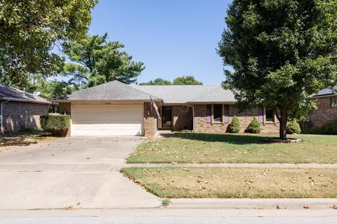 Exterior - 2099 W Nottingham St, Springfield, MO 65810 photo 2 of 4