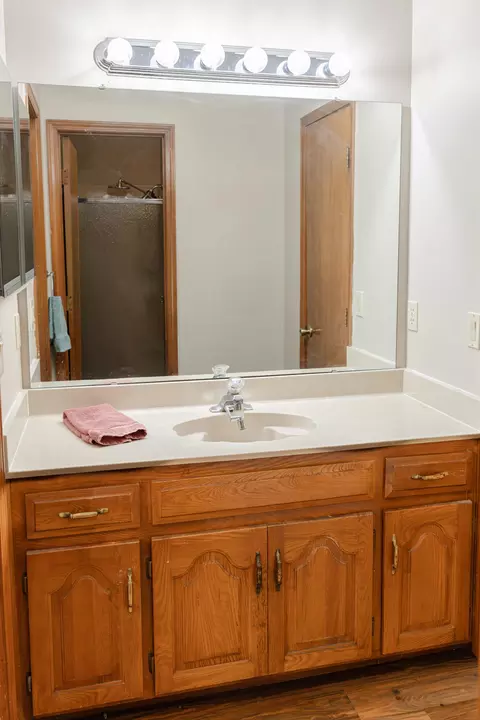 Bath - 2099 W Nottingham St, Springfield, MO 65810 photo 1 of 6