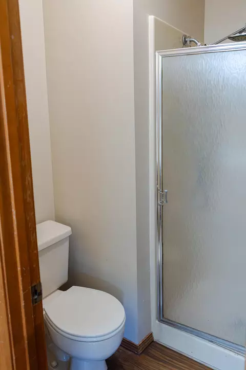 Bath - 2099 W Nottingham St, Springfield, MO 65810 photo 4 of 6