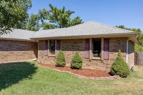 Exterior - 2099 W Nottingham St, Springfield, MO 65810 photo 3 of 4