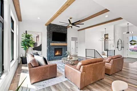 Living - 6164 S Hampton Ave, Springfield, MO 65810 photo 4 of 8