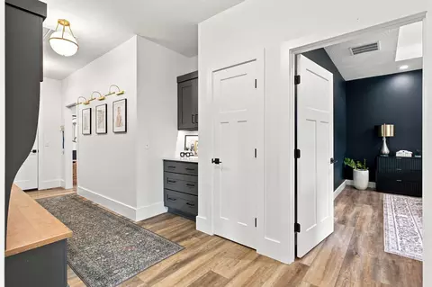 Entry Way - 6164 S Hampton Ave, Springfield, MO 65810 photo 2 of 5